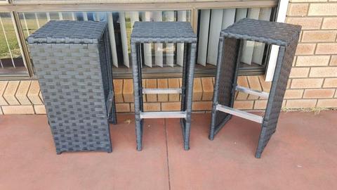 Wanted: 6x outdoor bar stools