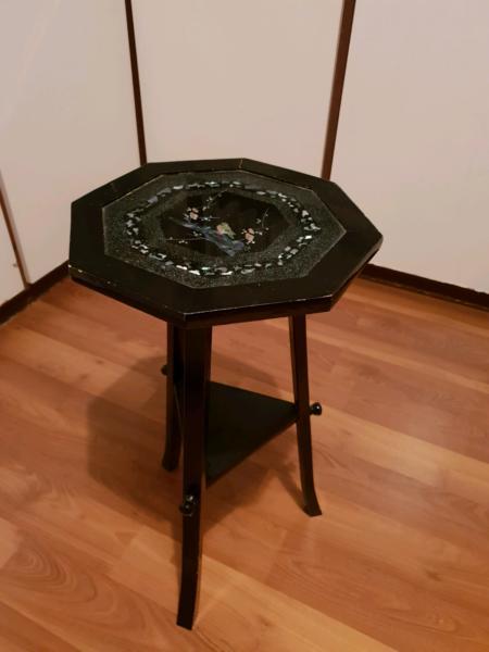 BLACK LACQUERED ORIENTAL STYLED PEDESTAL