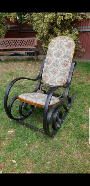 OLD ROCKING CHAIR