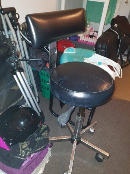 BEAUTY THERAPY STOOL