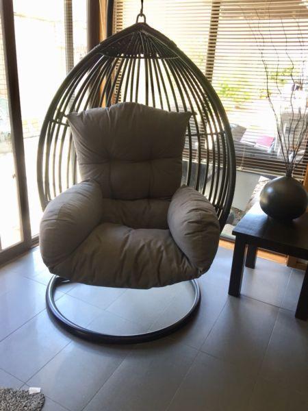 Indoor/Outdoor Hanging Egg Chair