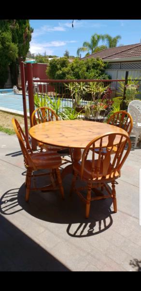 SOLID TIMBER 5 PIECE DINING SETTING