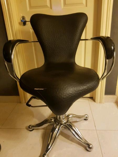 Hair dressings chair