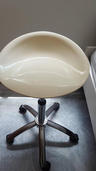 Cream bucket stool
