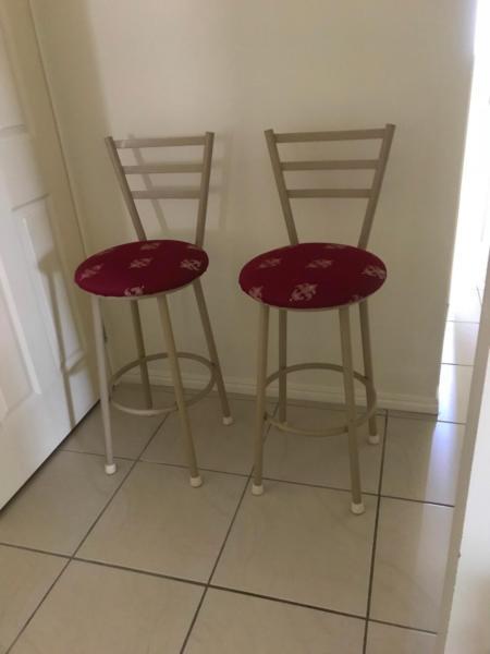 2 x breakfast / bar stools