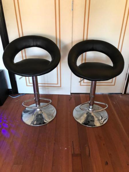 2x Bar stools