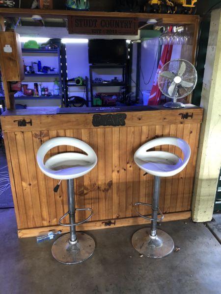 Bar and 4 stools