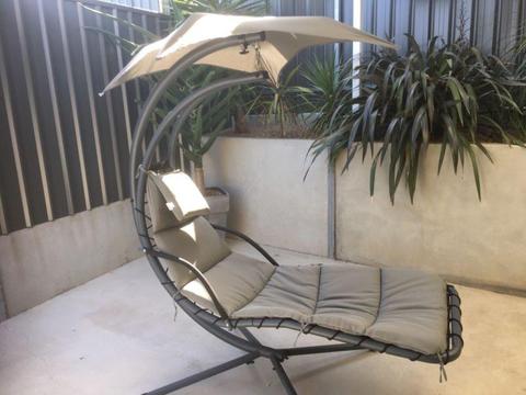 Outdoor gravity chair