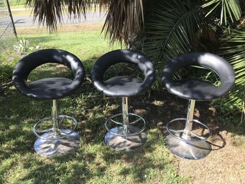 3 black bar stools