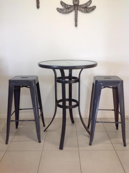 Bar Table and 2 Stools. As new