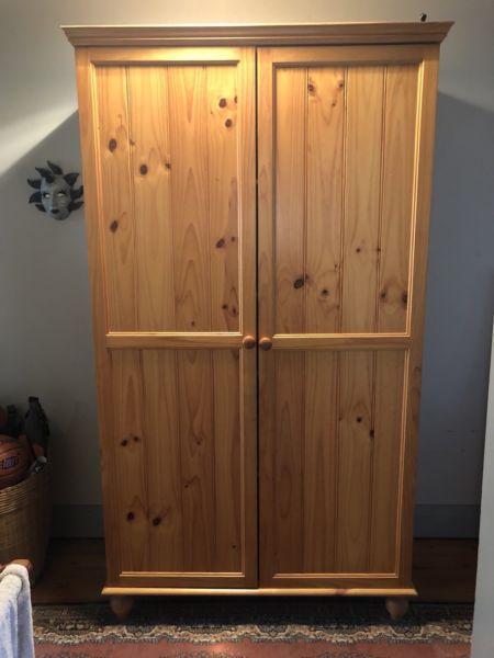 Wooden cupboard (large)