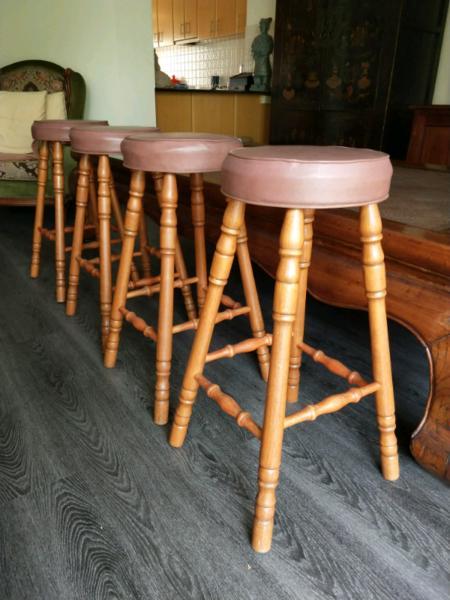 4 Bar stools
