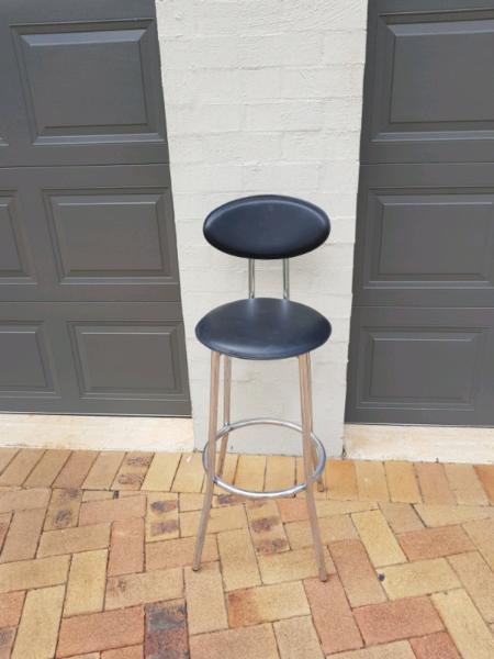 4 x Black and chrome bar stools. Price is for the lot