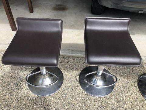 2 x height adjustable bar stools brown/black
