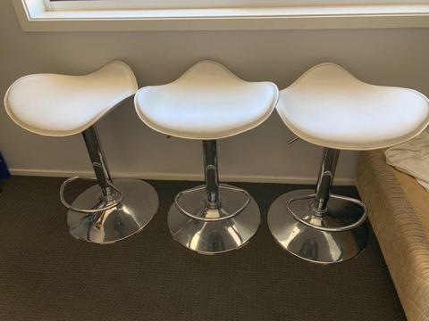 3 height adjustable stools