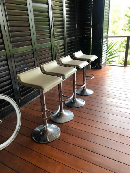 4x Leather Bar Stools