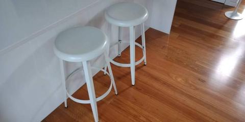 White metal bar/kitchen stools (pair)