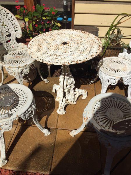 Cast iron 4 tables outdoor $ 2000 the lot