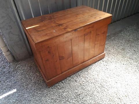 Timber toy box
