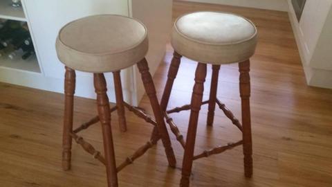 colonial bar stools