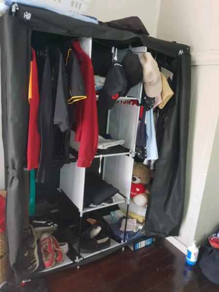 Clothes rack/portable wardrobe