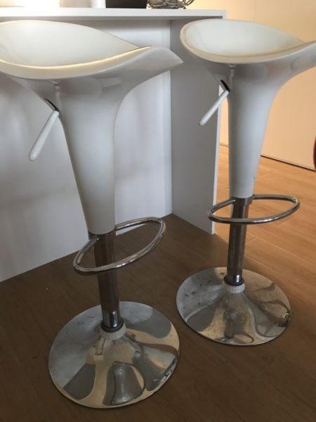 2 x bar stools