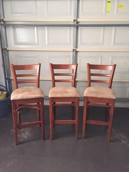 High backed TIMBER BAR STOOLS Great condition AS NEW