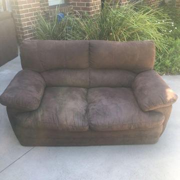 2 Couch Set - 1x 3 Seater & 1 x 2 Seater