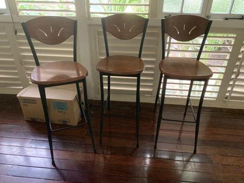 3 bar stools