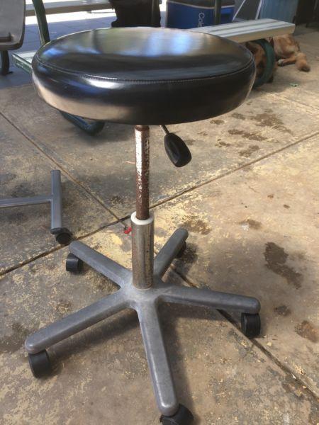 Office/bar/shed stool on wheels