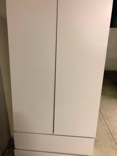 Wardrobe with nice drawers almost new