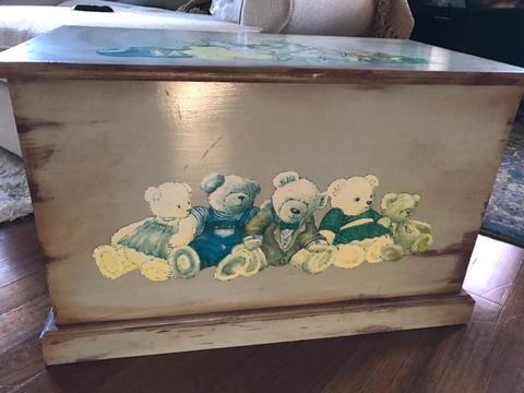 Small wood chest / Toy / Storage Box