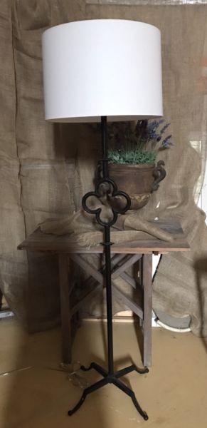 Floor lamp in aged iron with linen shade