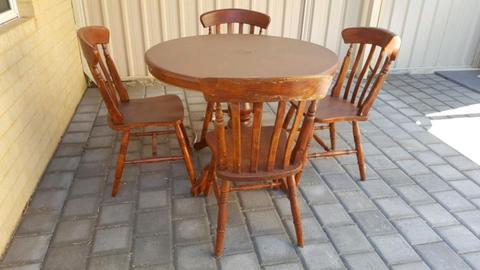 Settler Colonial Round Dining Table 4 Chairs (Needs Refurbishing)