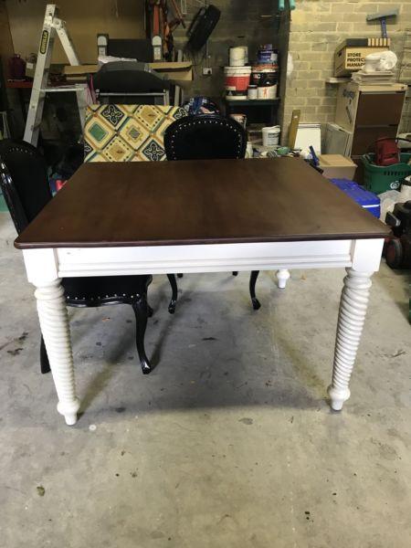 French provincial table