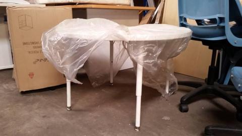 900 Round White Table with adjustable height legs (CLR017)