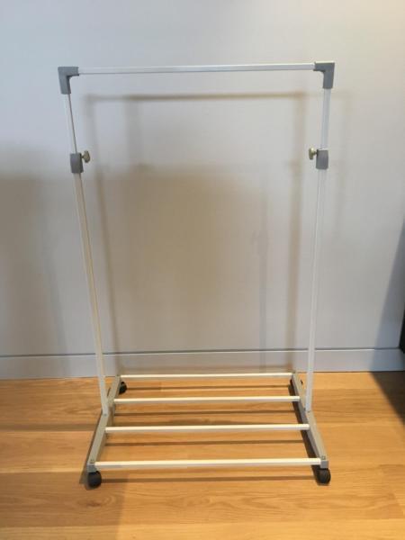 Hanging clothes rack rail (2 available)