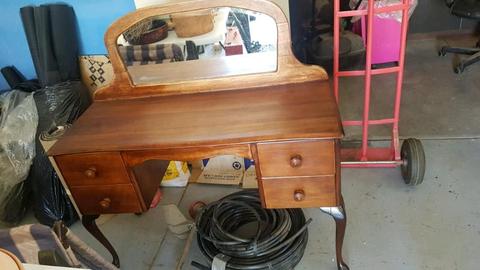 Vanity wooden table excellent condition with mirror