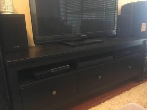 MOVING OUT- URGENT Rowville pickup table and tv unit