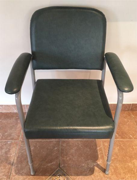AUS MEDIC Standard Utility Chair