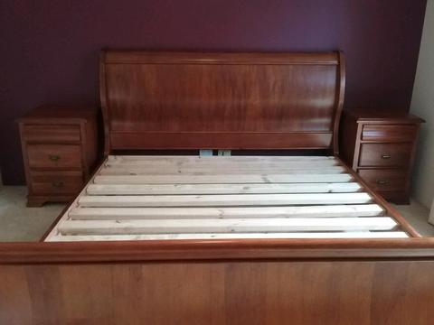 Bed and mattress with 2 bedside draws