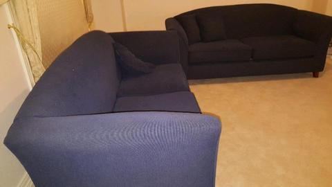 2 Couches 2&1/2 seaters with 4 cushions