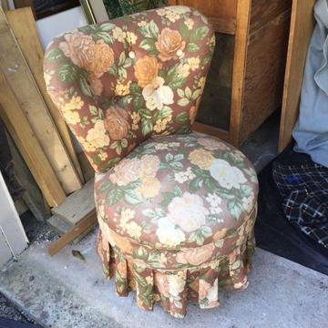 Vintage Style Upholstered Bedroom Chair