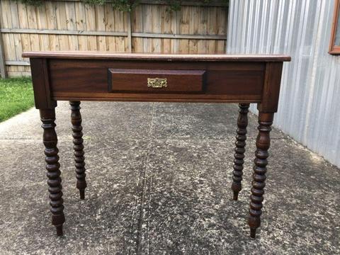 Vintage table / dresser