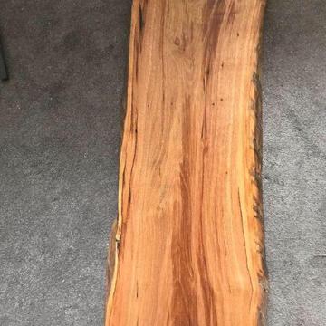 Stringy slab table top