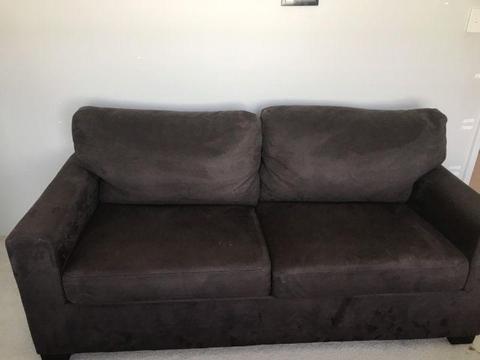 Queen size pull out bed/couch