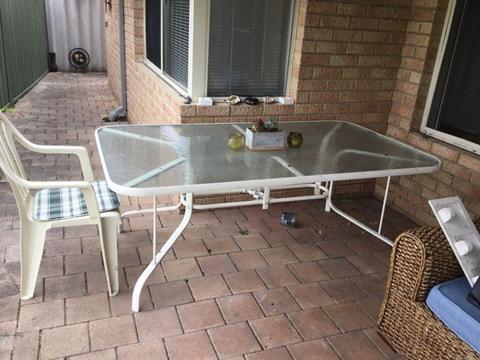Free outdoor table and chairs