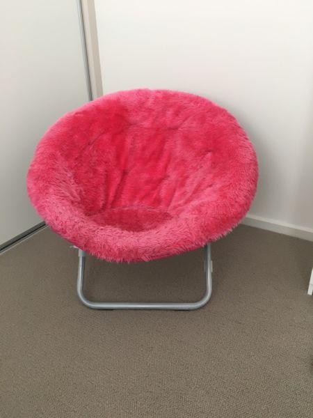 Kids pink chair
