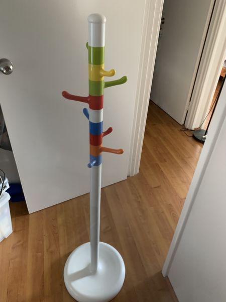 IKEA kid clothing stand in excellent condition