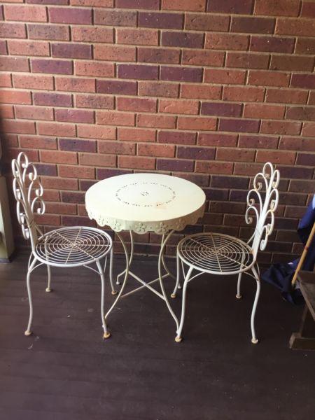 Small table and chairs for veranda area pick up Brighton $30